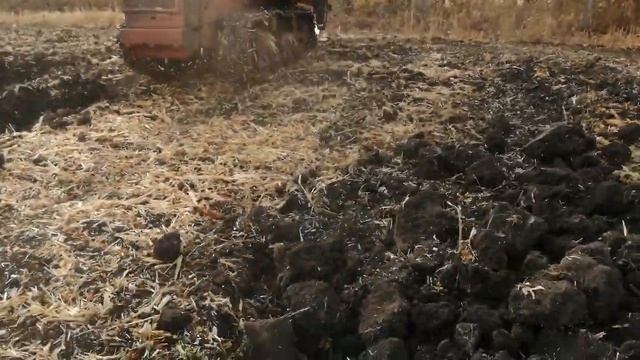 Дт 75 с двигателем ЯМЗ 236. Пахота. смотреть онлайн