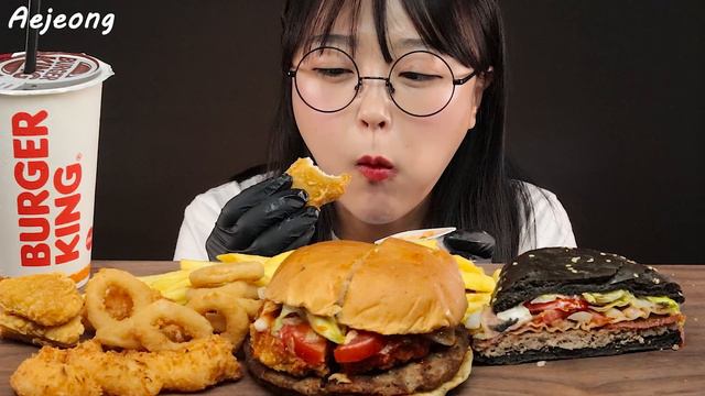 버거킹 신메뉴 기네스와퍼🍔 사이드메뉴 먹방 BURGER KING GUINNESS WHOPPER & SIDE DISHES MUKBANG | EATING SOUNDS смотреть онлайн