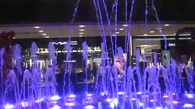 european mall 26 01 2018 001 фонтаны в европейском и мишки красные смотреть онлайн