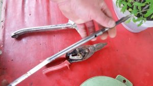 Как просто открутить гибкую подводку к смесителю в труднодоступном месте.