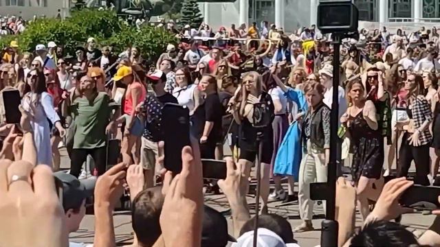 Флешмоб Rocknmob на ВДНХ 03.07.2022 смотреть онлайн