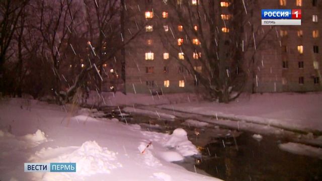 Улицу Солдатова залило водой из неисправного пожарного гидранта смотреть онлайн