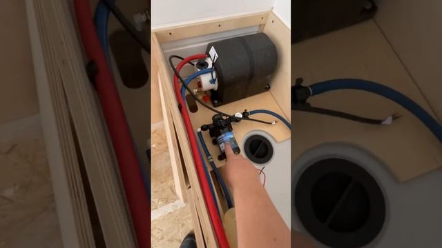 Система водоснабжения в Автодоме. Как сделать правильно #автодома #автодом #домнаколесах #vanlife смотреть онлайн