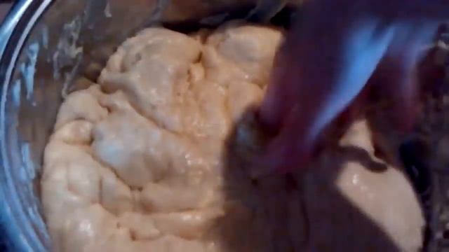 Печем куличи,красим яйца! смотреть онлайн
