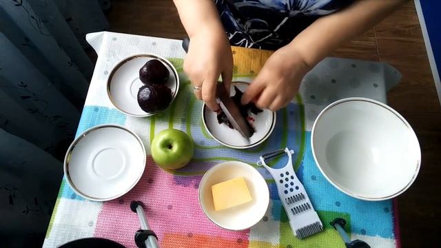 Необычный салат со свеклы, яблока и сыра??? смотреть онлайн