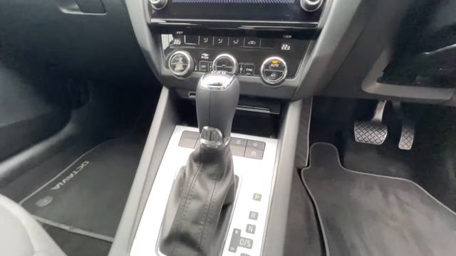 SKODA Octavia Hatchback (2017) 1.6 TDI SE (115 PS) DSG YN19PBR смотреть онлайн