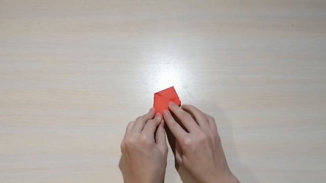 Как сделать тюльпан из бумаги. Цветок из бумаги. Подарок маме. Подарок на 8 марта смотреть онлайн