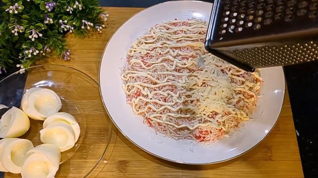 Самый вкусный салат с ананасами на праздничный стол! ДЕШЕВЫЙ И Супер БЫСТРЫЙ от него не устоять!