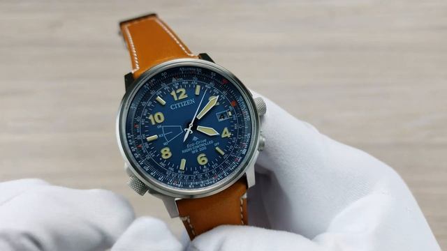 Сами заряжаются, сами выставляют время и делают вычисления / Citizen CB0240-11L смотреть онлайн