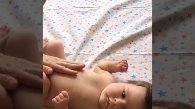 УЧИМ РЕБЁНКА ПЕРЕВОРАЧИВАТЬСЯ СО СПИНЫ НА ЖИВОТ И ОБРАТНО Детский массаж Краснодар смотреть онлайн