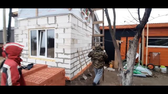 Привезли кирпич.Планы на супер кладку перегородок смотреть онлайн