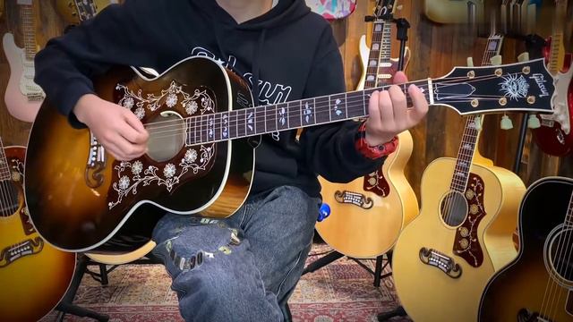Gibson SJ-200 Western Classic VS SJ-200 Bob Dylan Player's Edition смотреть онлайн