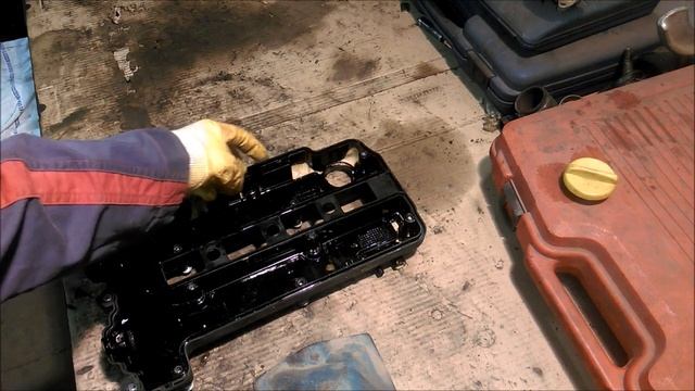 ЭМУЛЬСИЯ ПОД КЛАПАННОЙ КРЫШКОЙ / OPEL CORSA / 2008 1.2 Z12XEP / EMULSION UNDER THE VALVE COVER смотреть онлайн
