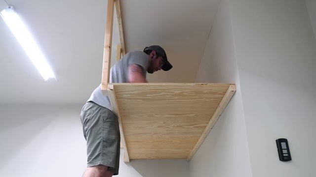 Reclaim your GARAGE w/ DIY Garage Storage Shelves 🚘 FREE PLANS! смотреть онлайн