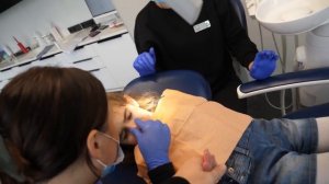 VLOG Алиса первый раз лечит зуб. Пытается сбежать от стоматолога