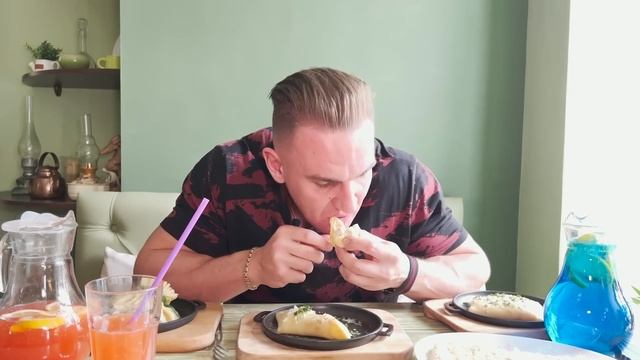 СЬЕЛ ВСЕ СЫТНЫЕ БЛИНЫ в МИСТЕР ПЕКИБЛИН. Юбилейный ВЫПУСК. Мне 30 лет. смотреть онлайн