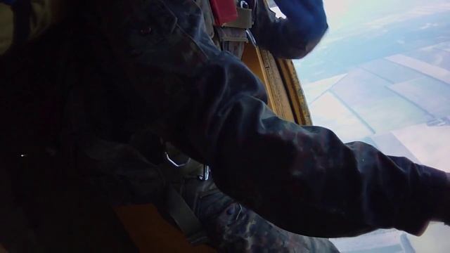 Первый прыжок с парашютом. Крыло. 1200 м. смотреть онлайн