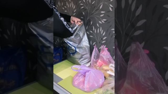 распаковка сумок с продуктового рынка, 4 ноября смотреть онлайн