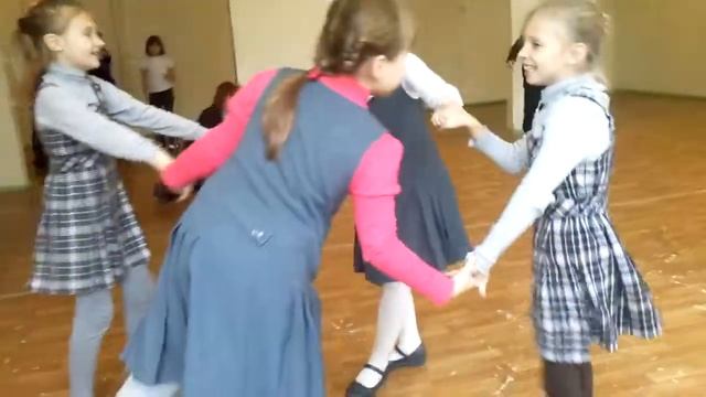 Крутимся-вертимся смотреть онлайн