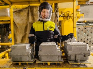 Побывал в цехе электролиза Кольской ГМК, где делают первоклассный никель