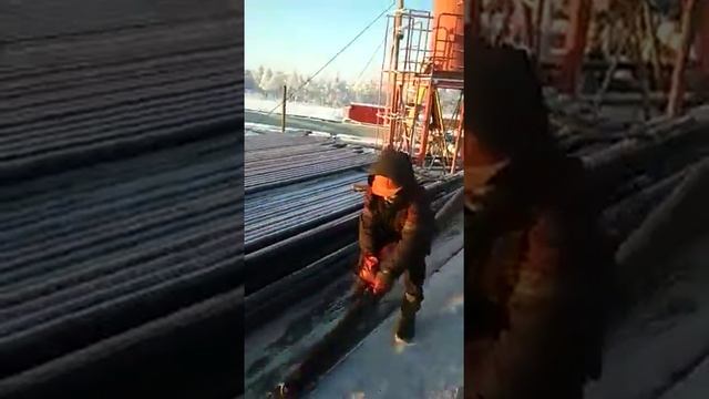 Помбур ушел с трубой СНПХ буровая смотреть онлайн