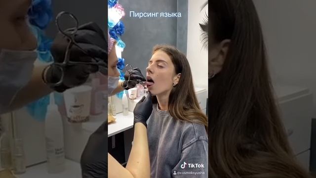 Решишься ли ты на ТАКОЕ?! Пирсинг языка смотреть онлайн