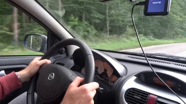 Pierwszy samochód na kat. B Opel CORSA C Test PL muzyk jeździ смотреть онлайн