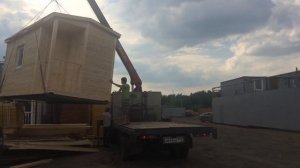 Погрузка бытовки на кран-манипулятор