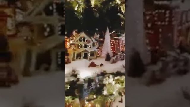 Christmas tree - Украшенная Ёлка смотреть онлайн