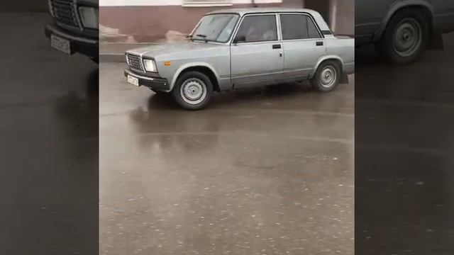 ваз 2107 на дросселях звук на всю? кайф для ушей ?