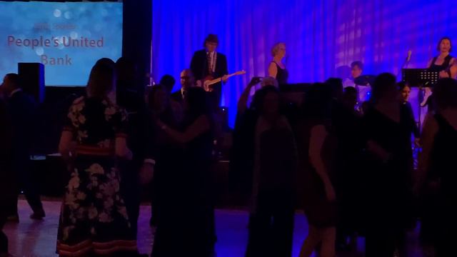 The O-Tones sing and play dance tune "Use Me" by Bill Withers смотреть онлайн