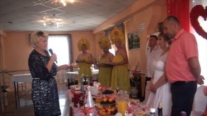 Свадьба: Тетя душевно поздравляет молодоженов