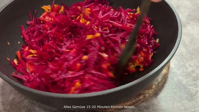 Es Wird In österreichischen Restaurants Serviert! Österreichische Gemüsesuppe Mit Huhn!
