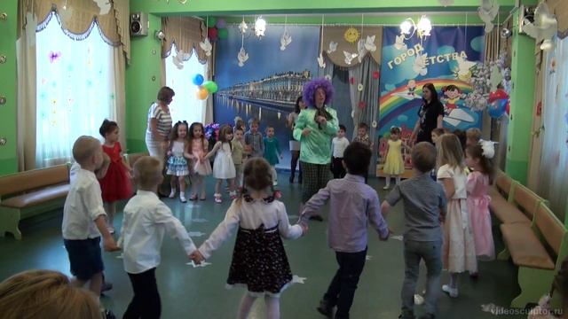 Танец маленьких утят на утреннике в детском саду смотреть онлайн