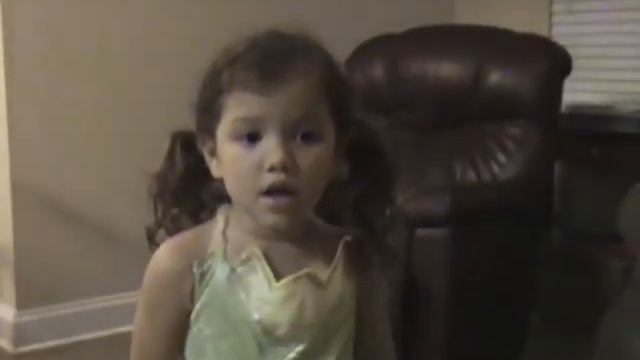 Jaynee-Lynne (age 4) Sass-Master Sings Almost There смотреть онлайн