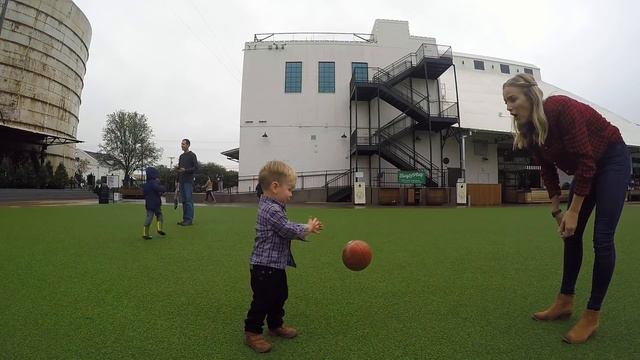 MAGNOLIA MARKET with 4 Kids?! - WACO, TEXAS - FULLTIME TRAVELING FAMILY OF 6! смотреть онлайн