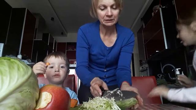 Как мы готовили салат "метелка" часть первая смотреть онлайн