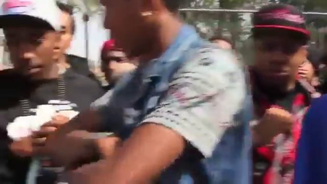 Epic Rap Battle Chris Rock VS. Supahot Fire!