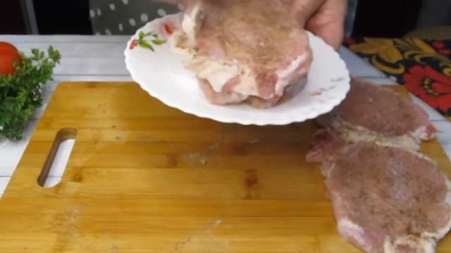 Этот рецепт мяса в духовке самый вкусный! Просят только его, даже шашлык не хотят! смотреть онлайн