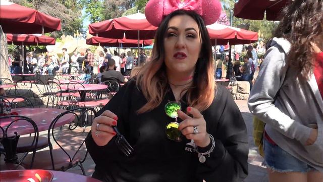 Red Rose Taverne "Fail" Food Review "Gone Wrong" | 6 Must Try Menu Items | Disneyland смотреть онлайн