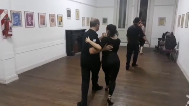 Ari Vallone bailando Tango Escenario! смотреть онлайн