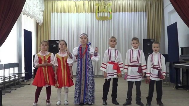 Фольклорный ансамбль "Емеля" р.н.п. "Во кузнице". смотреть онлайн