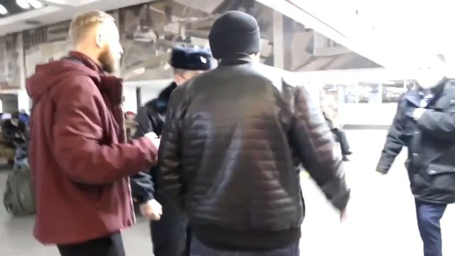 Деревянный майор! Пустая голова ногам с руками покоя не даёт!))). смотреть онлайн