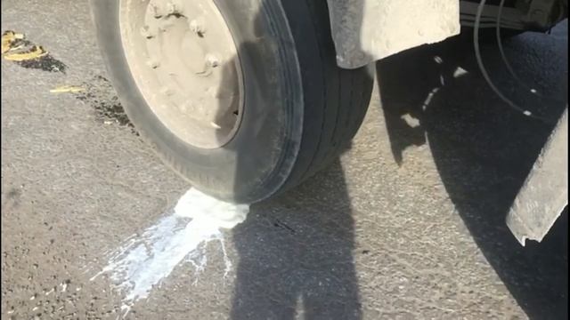 Давим самосвалом энергетик, яйца, бананы, кефир в Slow Mo