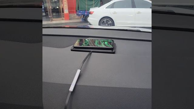 Silicone Non-slip Pad Car Fast Wireless Charger for iPhone смотреть онлайн