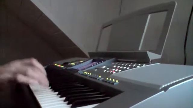 Trompetten Echo Yamaha PSR-1500 смотреть онлайн