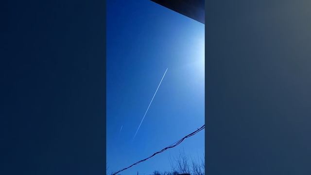 Реверсивный след самолёта :)умники ответьте на вопрос :) смотреть онлайн