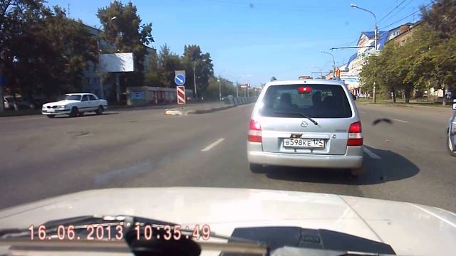 Сбитый пешеход 16 06 2013, 10-35, ул. Партизана Железняка , г. Красноярск . смотреть онлайн