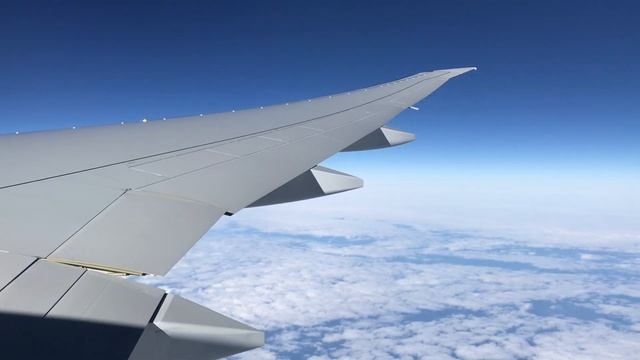 Beware!!! Clear Air Turbulence - United Boeing 777 300ER смотреть онлайн