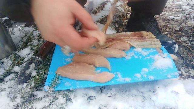 forest kitchen:Филе индейки в беконе. ?Фламбирование на костре? смотреть онлайн